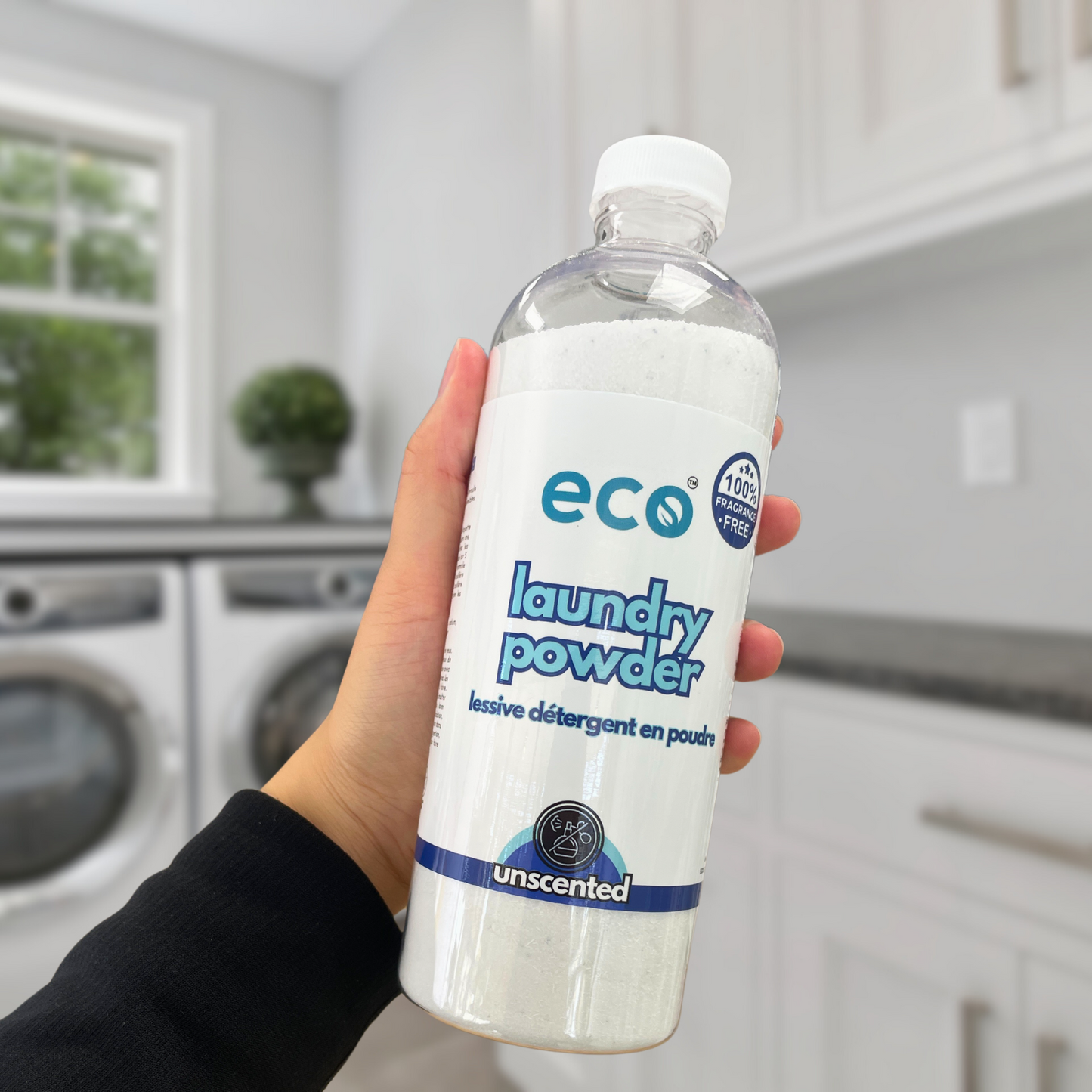 Person using Eco Refillery's laundry powder.